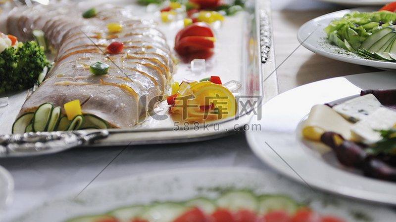 餐饮加盟与自营：两种经营模式的深度解析