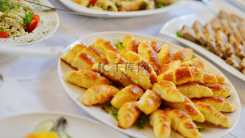 休闲食品批发：揭秘一件代发的价格之谜**